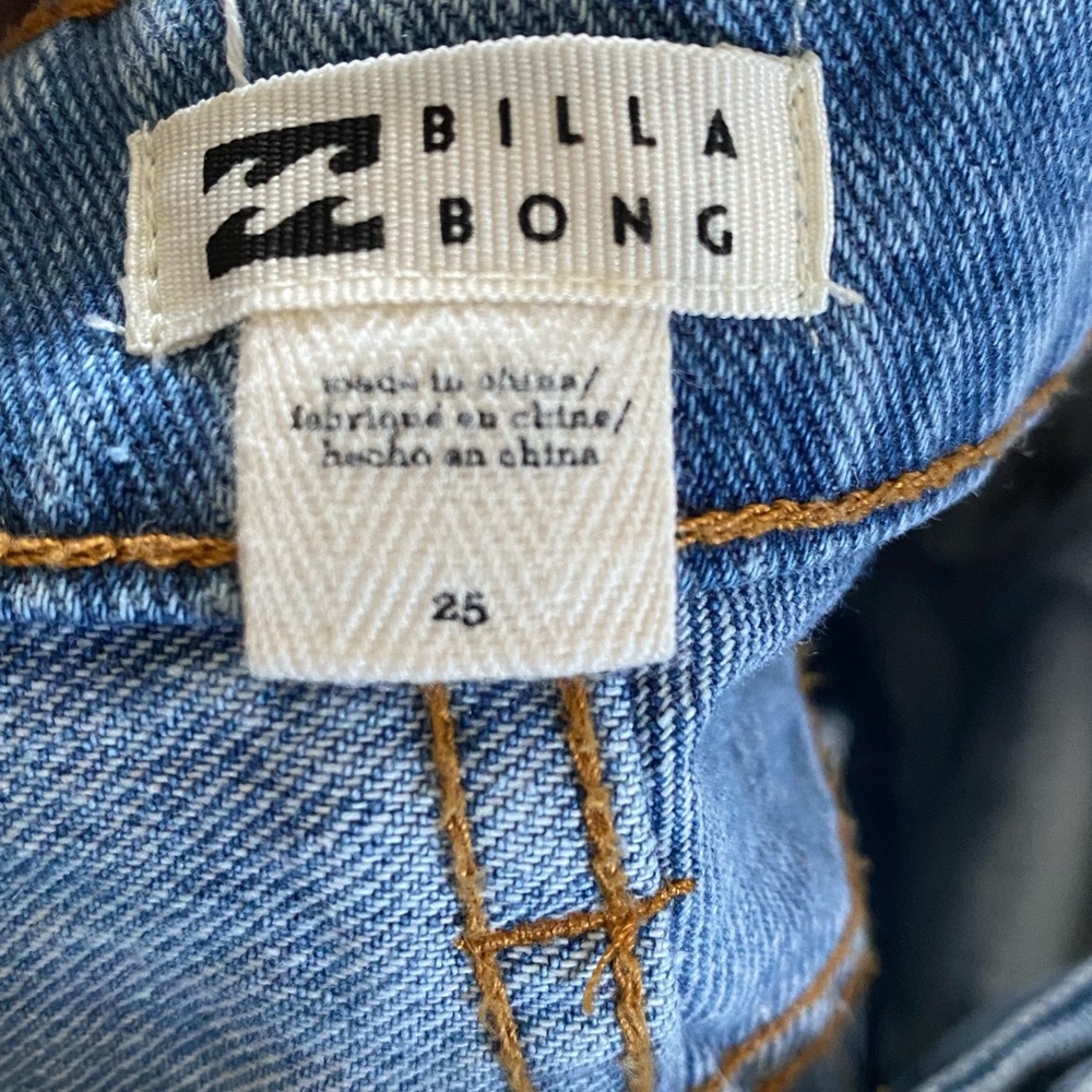 3/$20 Billabong Denim Distressed Women's Shorts - Picture 4 of 5